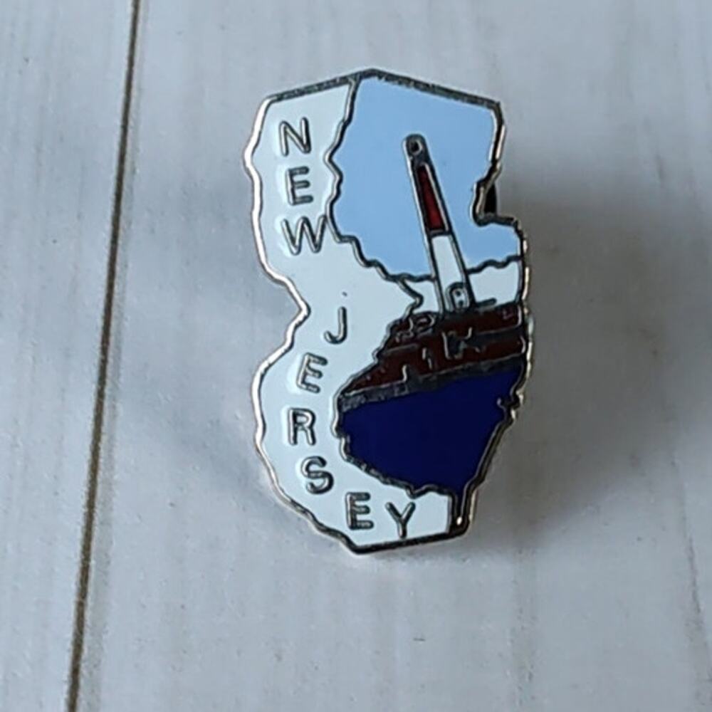 New Jersey State Shaped Lighthouse Pin Souvenir Travel Hat Lapel Collectible
